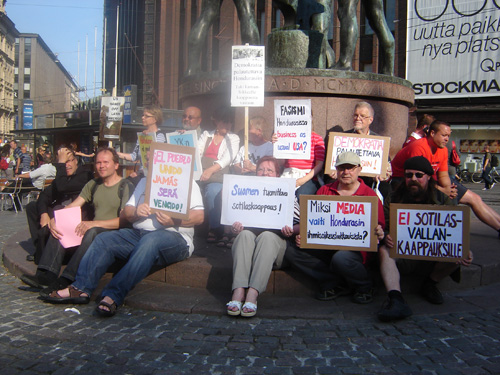 Solidarity picket with the Honduran resistance movement in Helsinki, August 11