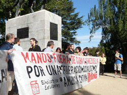 President Chavez Meets with a Delegation of the Spanish Students' Union, Hands Off Venezuela and El Militante (Spain) in Madrid