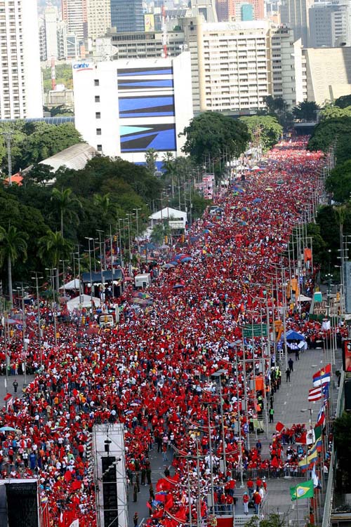 Chavez supporters rallied in Bolivar Avenue for the "Yes" vote in the constitutional amendment referendum. (AFP)
