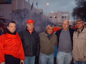 Linares with socialist trade union actvists