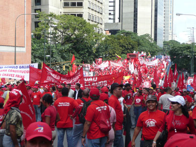 Hundreds of thousands of students march for Chavez and Si in the referendum